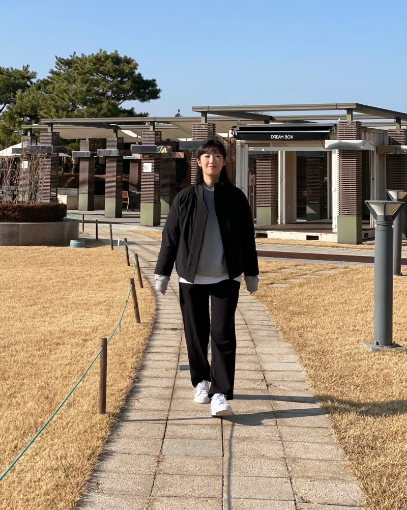 겨울 패딩 추천 코오롱스포츠 x 엔하이픈 화보 속 여자 퀼팅 자켓!