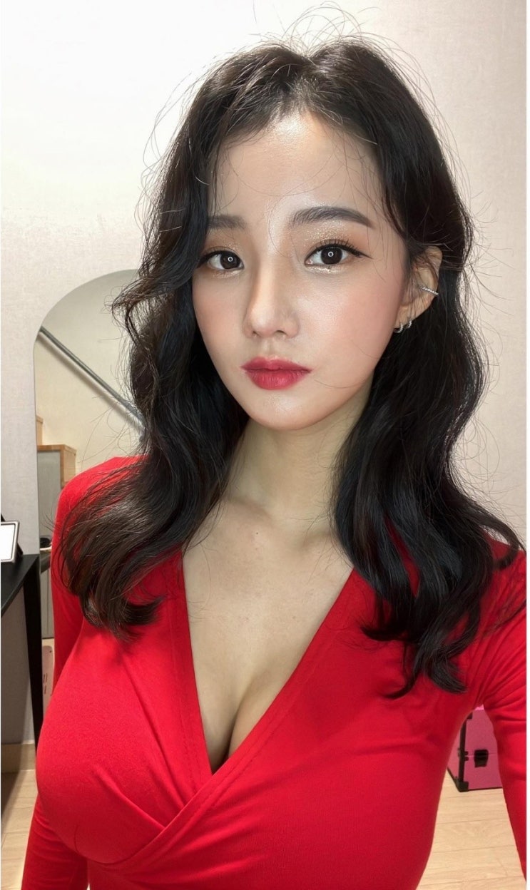'강남 비키니녀' 임그린, 상의 탈의하고 함께 오토바이 탄 보스제이와 방송 출연 "커플 아니다" '강남 비키니녀' 임그린, 상의 탈의하고 함께 오토바이 탄 보스제이와 방송 출연 "커플 아니다"