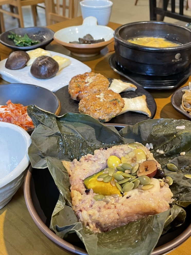  신촌역 연대 정갈한 연잎밥 한정식 아쉬운 후기 - 이로운밥상