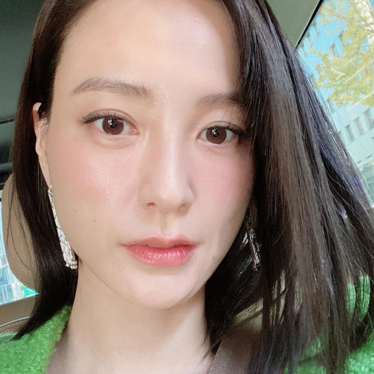 배우 정유미, 미국에서 이서진과 단둘이 농구 관람한 장면 포착 ... 네티즌은 후드티에 더 관심 배우 정유미, 미국에서 이서진과 단둘이 농구 관람한 장면 포착 ... 네티즌은 후드티에 더 관심