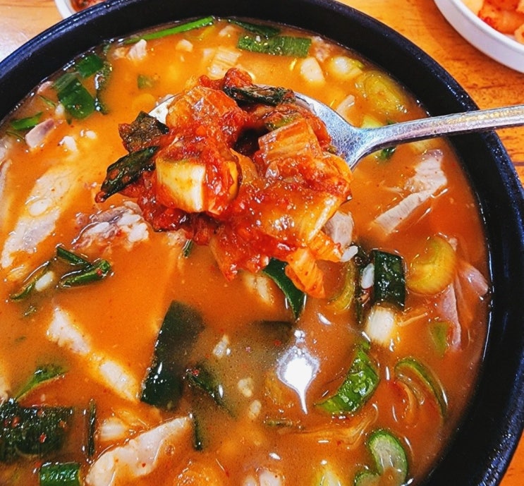 대전 유성구 70년전통 천복 순대국밥 , 돼지국밥 맛집 , 파무침 다대기가 신의한수 ! (궁동점,24시간영업) 대전 유성구 70년전통 천복 순대국밥 , 돼지국밥 맛집 , 파무침 다대기가 신의한수 ! (궁동점,24시간영업)