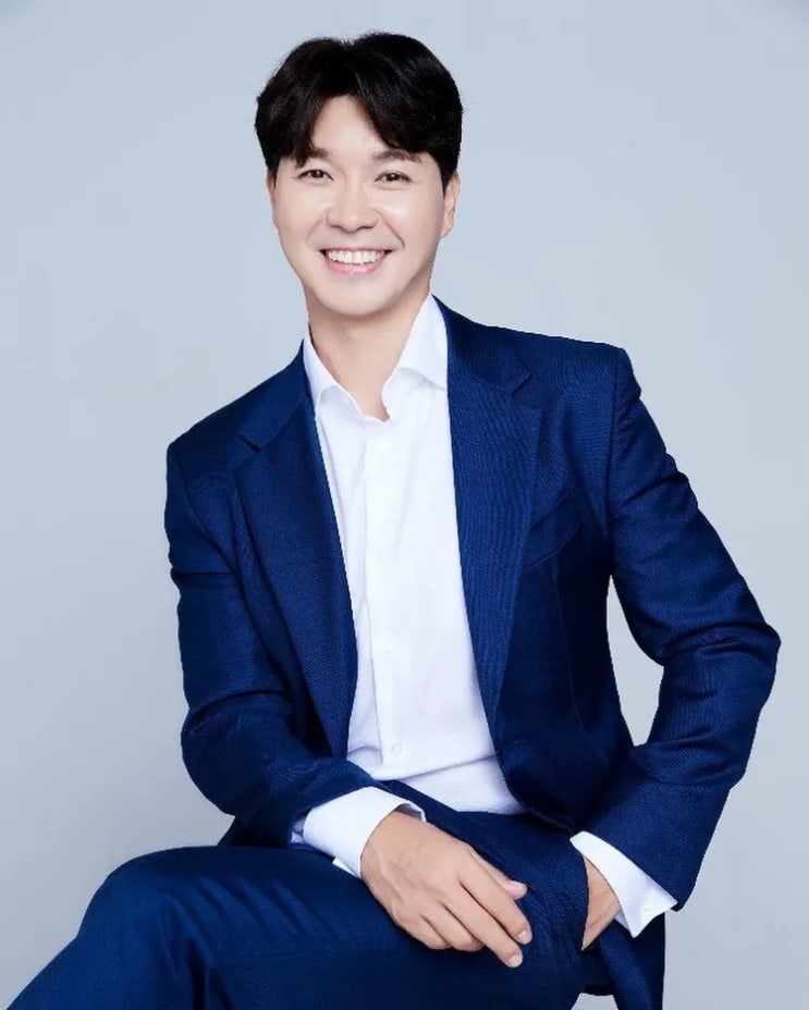 뒤늦은 결혼 소식 발표한 '새신랑' 박수홍, 내달 12월 23일 결혼 예비신부 김다예 청첩장 공개 뒤늦은 결혼 소식 발표한 '새신랑' 박수홍, 내달 12월 23일 결혼 예비신부 김다예 청첩장 공개