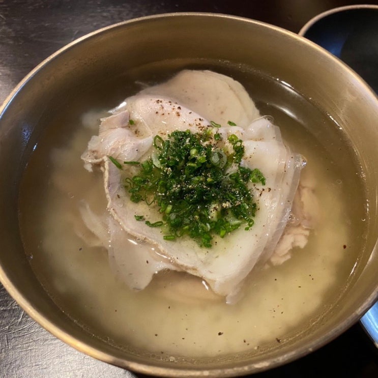  까페같은 혼밥하기 좋은 역삼동 힙한 식당 돼지곰탕 역삼 맛집