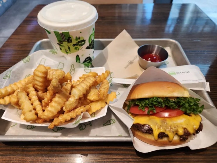  가격이 비싼만큼 너무 맛있는 쉑이크쉑 노원점 돈많으면 이 버거만 사 먹고싶다 수준