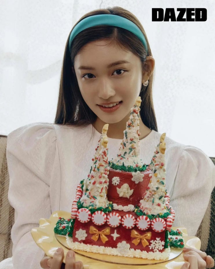그룹 아이브 멤버 이서, 한림예고 진학 앞두고 연말 선물 같은 뷰티 화보...따뜻한 연말 분위기 연출 그룹 아이브 멤버 이서, 한림예고 진학 앞두고 연말 선물 같은 뷰티 화보...따뜻한 연말 분위기 연출