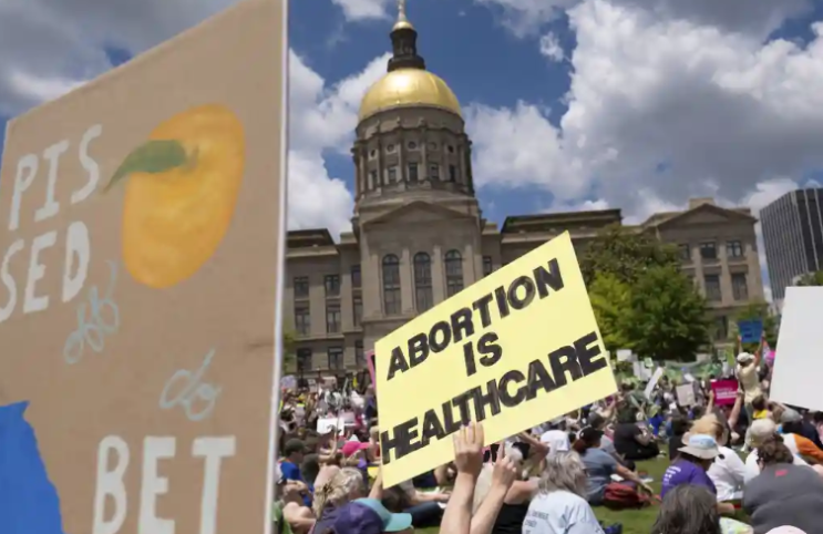 조지아 주 대법원은 6주간의 낙태 금지를 부활시켰습니다.