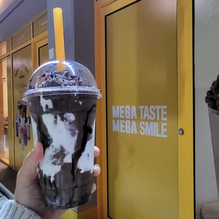  메가커피 스모어블랙쿠키프라페, 꿀아메리카노 | 가격, 칼로리, 맛 [이천마장점]