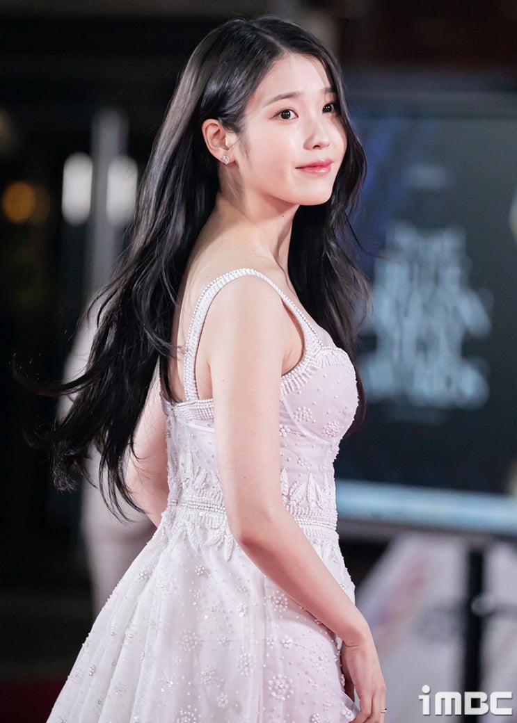 누구집 아이유?, 이지은 '청룡 영화상' 신인상 못 받아도 2관왕에 만족하며 마냥 좋은 순백의 천사 누구집 아이유?, 이지은 '청룡 영화상' 신인상 못 받아도 2관왕에 만족하며 마냥 좋은 순백의 천사