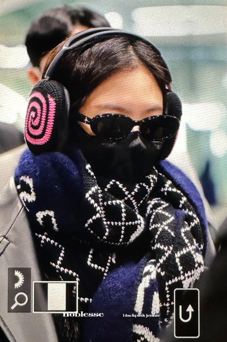 제니 인천공항 입국했는데 "하츄핑" 제니 인천공항 입국했는데 "하츄핑"