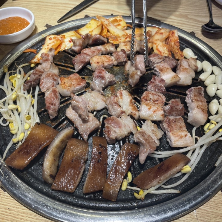 면목 사가정역 맛집 추천 고기싸롱 면목점 무한리필 돼지고기 숯불구이 삼겹살 주먹고기부터 돼지양념구이 껍데기 닭갈비까지 한번에 즐길 수 있는곳