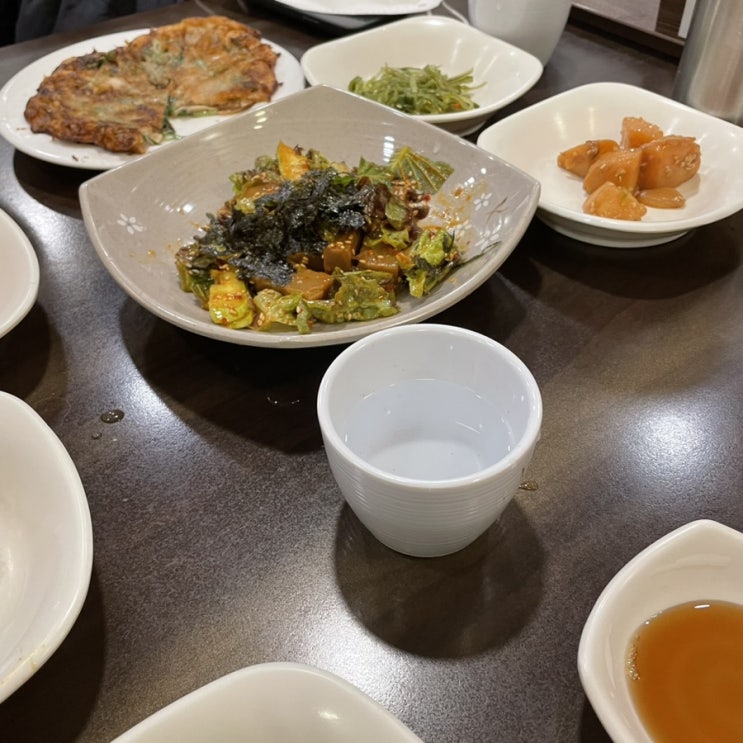  도토리 맛집 도투리에서 도토리전이랑 전골 먹었는데 둘다 계속 생각남 ㅠ