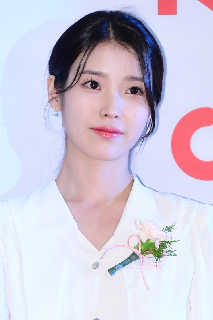 '영화 신인' 아이유, 청룡 트로피 추가하며 춘사영화제 영평상 이어 3관왕 될까? '영화 신인' 아이유, 청룡 트로피 추가하며 춘사영화제 영평상 이어 3관왕 될까?