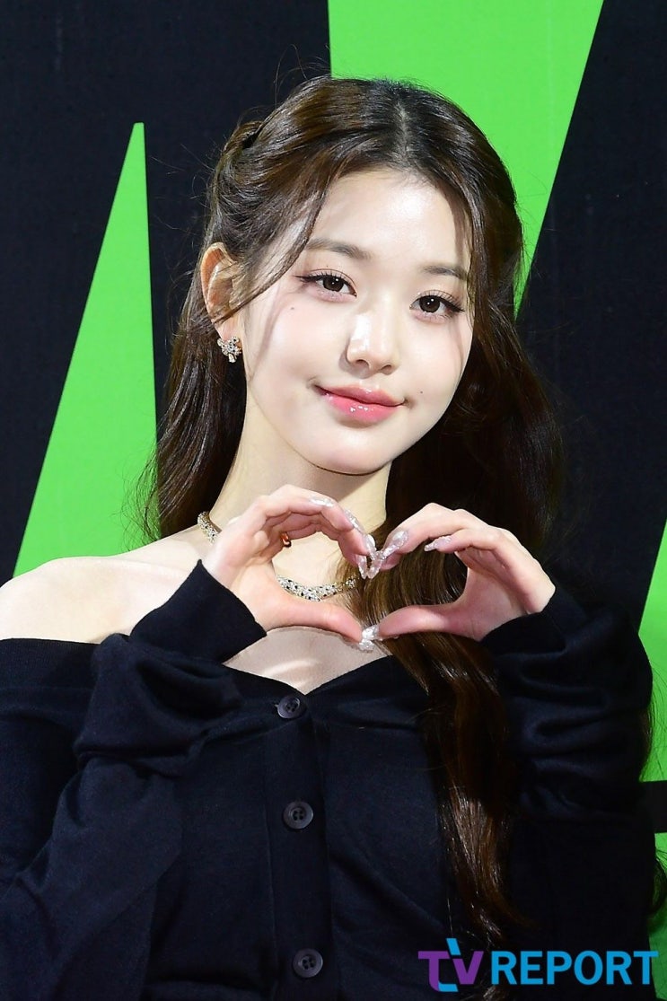 아이브 장원영, 레드카펫에 입고 등장한 의상 두고 누리꾼 다양한 반응 "시상식 의상 맞냐?" 아이브 장원영, 레드카펫에 입고 등장한 의상 두고 누리꾼 다양한 반응 "시상식 의상 맞냐?"