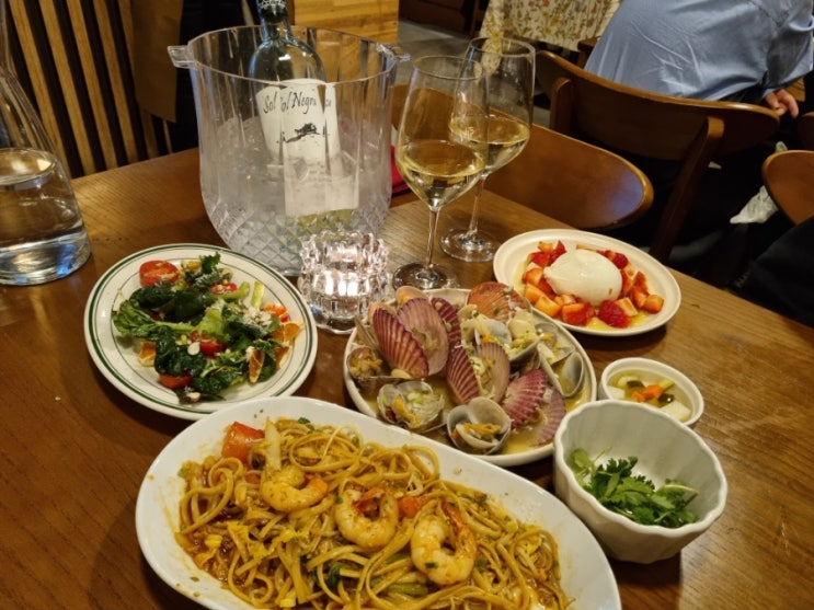  [강남] 압구정 분위기 좋은 와인바 브루하하 데이트 모임 장소 추천
