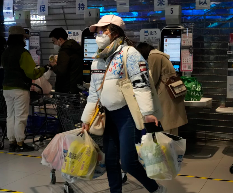 베이징은 새로운 코로나 검역 센터를 추가하여 패닉 구매를 촉발했습니다. 베이징은 새로운 코로나 검역 센터를 추가하여 패닉 구매를 촉발했습니다.
