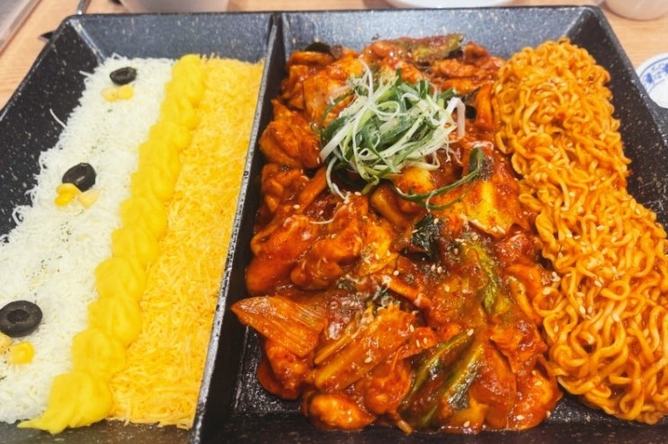  치즈와 꼬들한 라면 토핑 최고 의정부 로데오 맛집 헬로닭갈비 로데오점