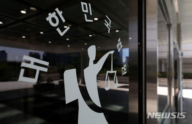 호우로 유실된 도로서 차량 전복사고...관리공사 책임은 호우로 유실된 도로서 차량 전복사고...관리공사 책임은