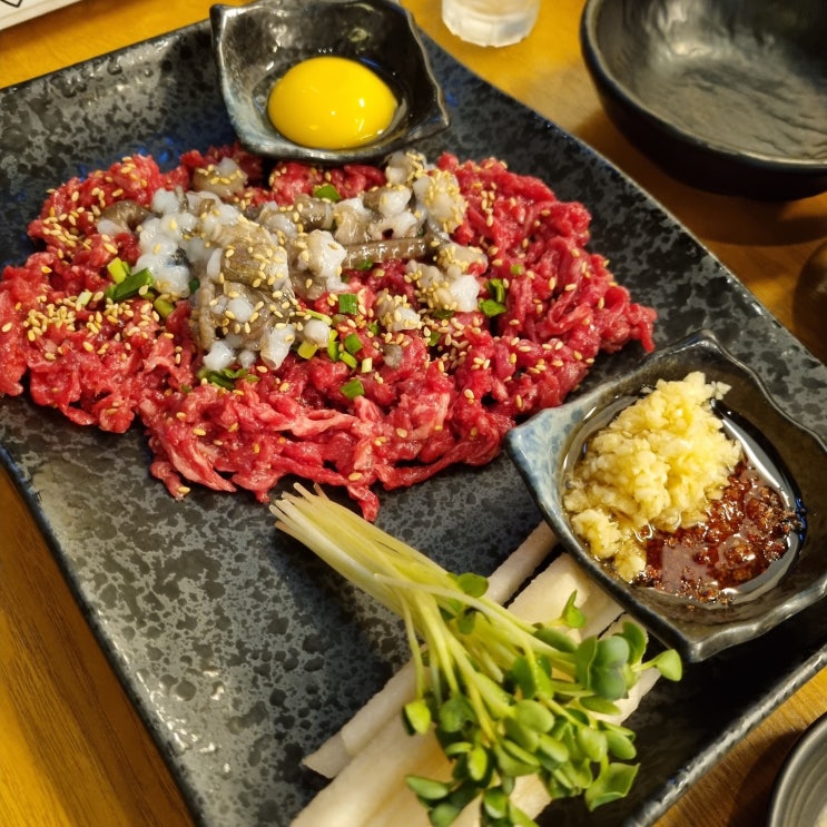 노량진 맛집 육회1도씨, 싱싱한 육회와 산낙지