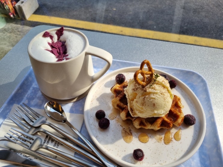 [금천구카페맛집] "CAFE IMP"아지트 같은 카페/낮술,와인&하이볼/시흥동디저트맛집