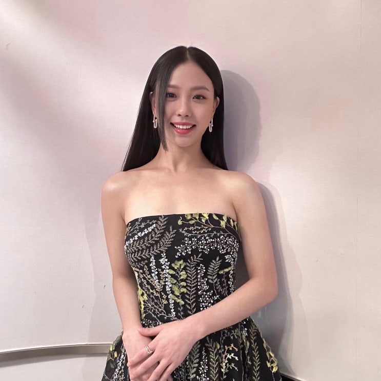 배우 고민시, "뉴진스 분들과 비오 님께 시상해 기뻐" 밝은 미소 지으며 시상 후기 남겨 배우 고민시, "뉴진스 분들과 비오 님께 시상해 기뻐" 밝은 미소 지으며 시상 후기 남겨