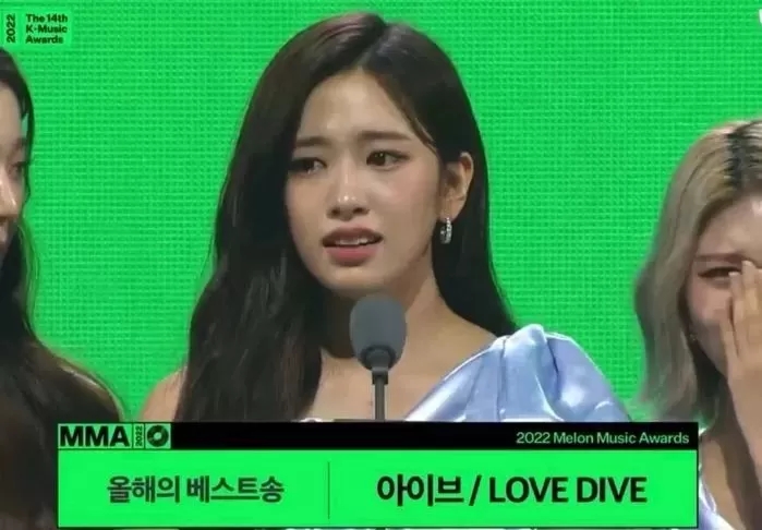6년 전 MMA 방청석에 있던 안유진, 'MMA2022' 시상식에서 대상을 거머쥐며 눈물 펑펑 쏟았습니다 6년 전 MMA 방청석에 있던 안유진, 'MMA2022' 시상식에서 대상을 거머쥐며 눈물 펑펑 쏟았습니다