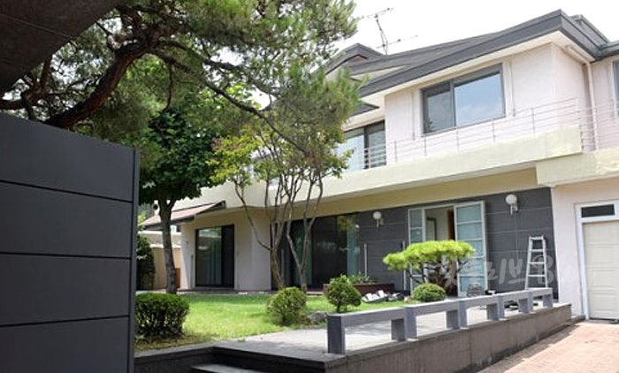 송중기 집 재산 얼마? 이태원 단독주택 200억 나인원한남 고급 아파트 연예인 부동산 부자 집안 여동생 서울대 드라마 송혜교 이혼 후 김태리 파리 열애설