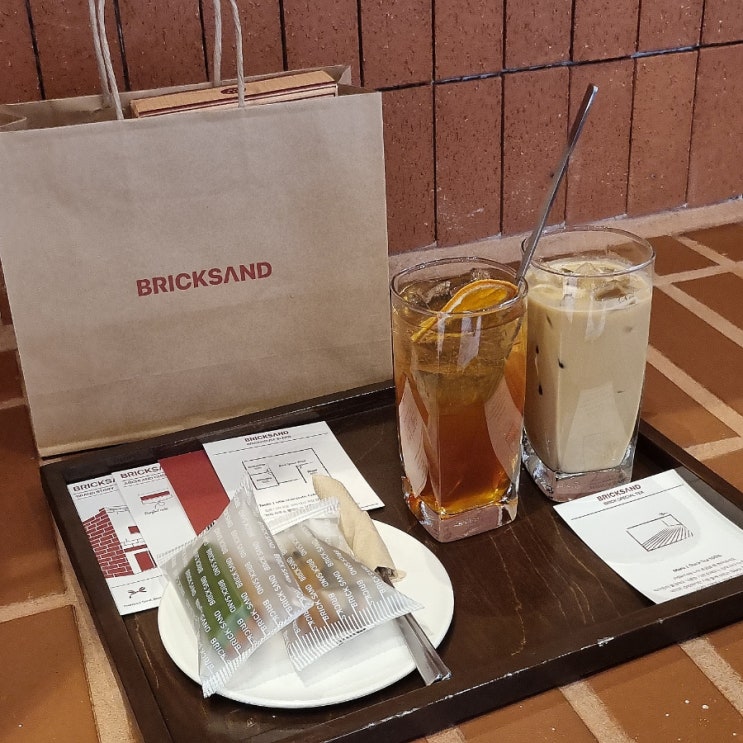  삼청동 카페 브릭샌드 삼청점에서 휘낭시에 맛보기c