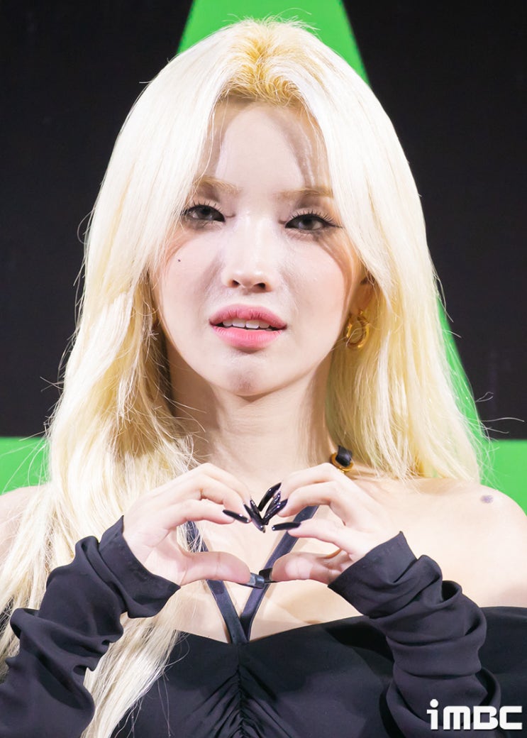 '저작권료 수입 짭짤한' 전소연, MMA2022 송라이터상 수상에 울컥 "보석 같은 멤버들..꿈 이뤄" '저작권료 수입 짭짤한' 전소연, MMA2022 송라이터상 수상에 울컥 "보석 같은 멤버들..꿈 이뤄"