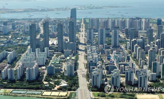 규제 해제에도 인천 집값 40% 폭락…"바닥" vs "아직 멀어"