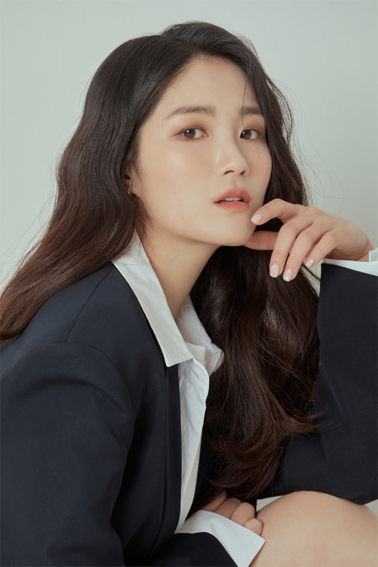 <불도저에 탄 소녀> <b>김혜윤</b>, 청룡상 신인상 쾌거 연말 수상행진... 
