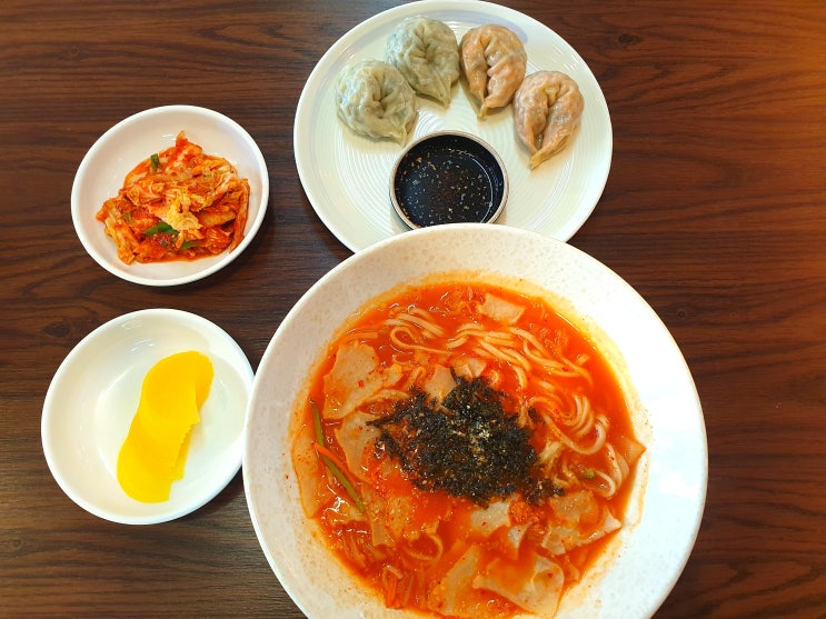  [광교중앙역 맛집] 따끈한 칼제비와 왕만두가 맛있는 강조 손칼국수