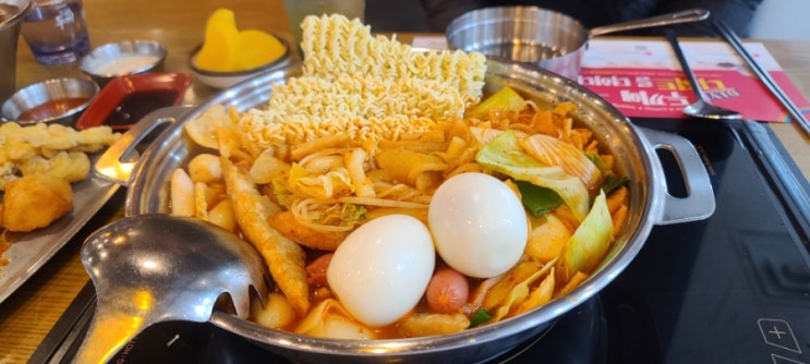  즉석 떡볶이 무한리필 종류 다양한 두끼
