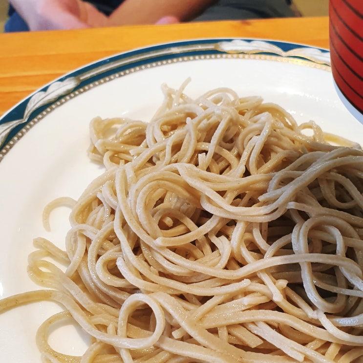  면치기 식사예절 논란, 1775년 사소절 까지 동원!