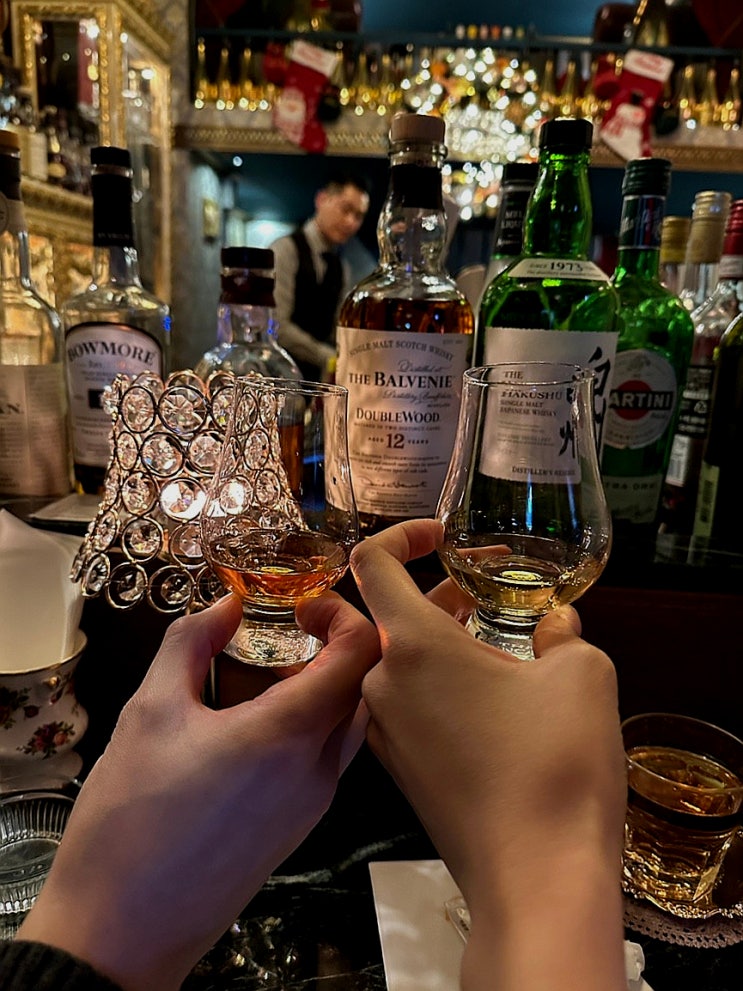  강남구청역 크리스마스 분위기 몰트 위스키 바 추천  Bar240 (논현동술집,강남구청와인바, 학동역핫플추천, 칵테일 맛집, 학동역반려가능맛집, 데이트 바, 발베니위스키, 단체석)