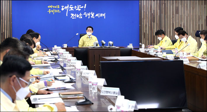 김영록 전남도지사, “가뭄피해 <b>선조치 후보고</b>” 강조