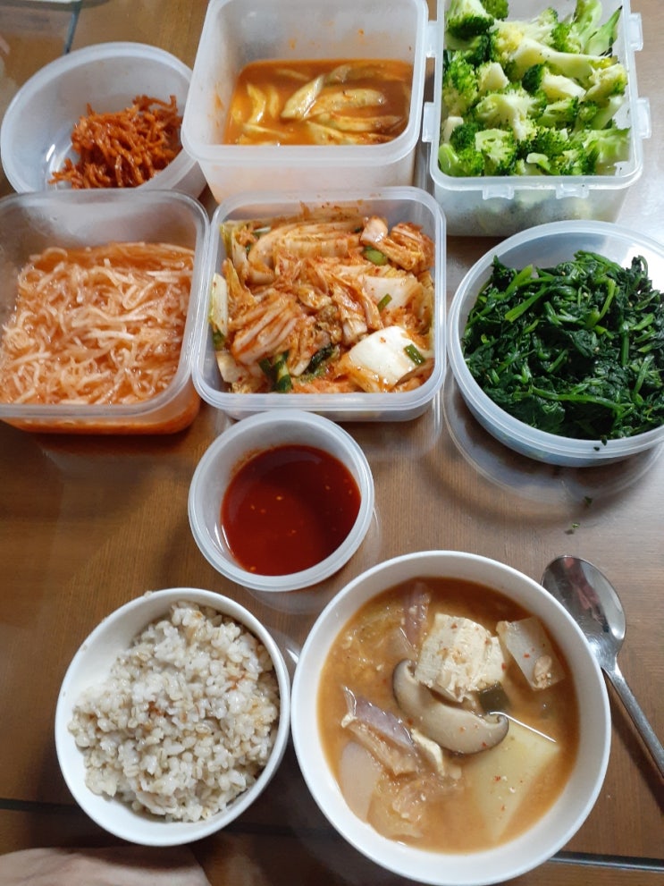 보리밥과 김치 청국장 찌개, 김장김치 백반