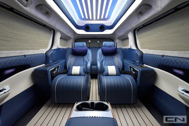 CN 카니발 하이리무진 7인승ㅣ패키지 4번 블루 색상의 차량 리뉴얼 옵션 살펴보기