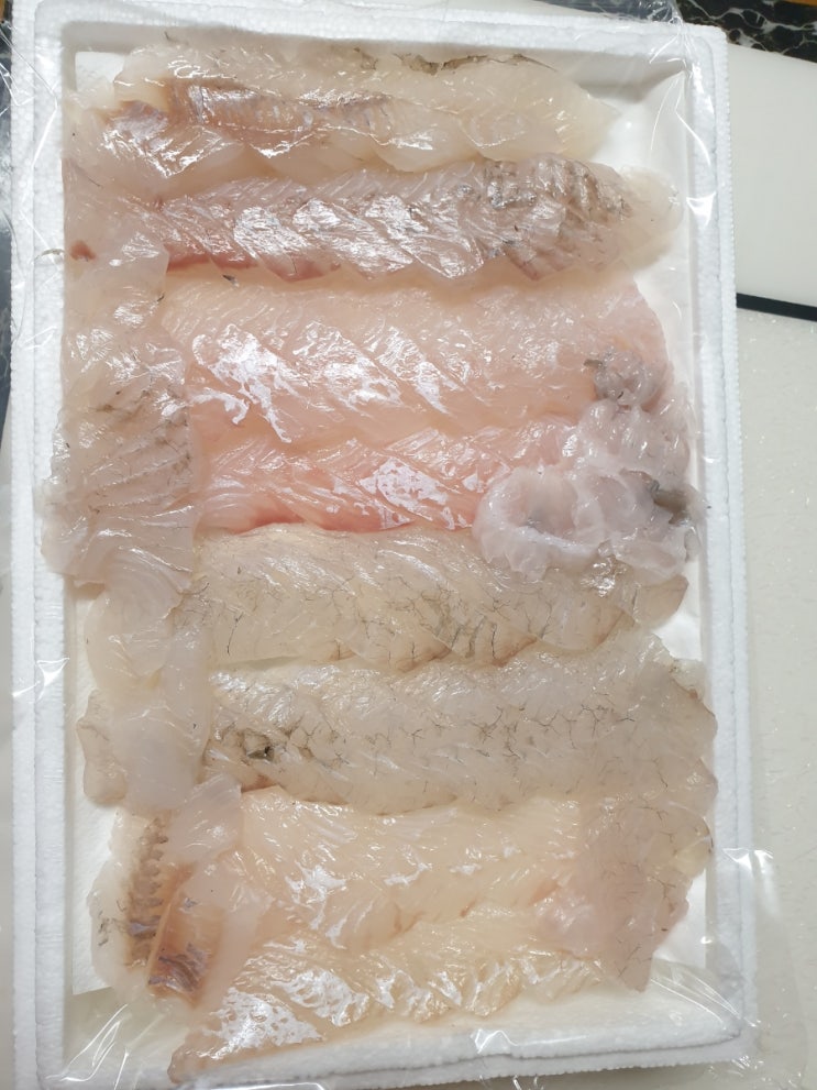  신랑이 잡아온 싱싱한 광어와 얼큰한 매운탕 최고!