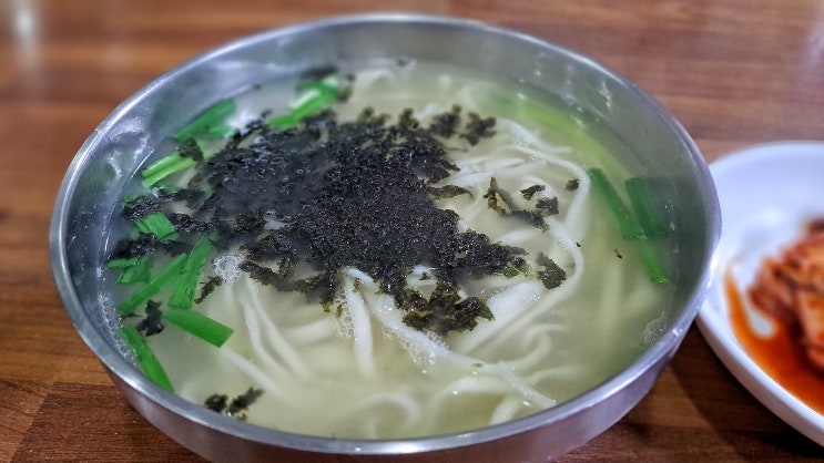  동네 한 바퀴 방송에도 나온 금호동 금남시장 맛집 김경자 원조 손칼국수 보쌈
