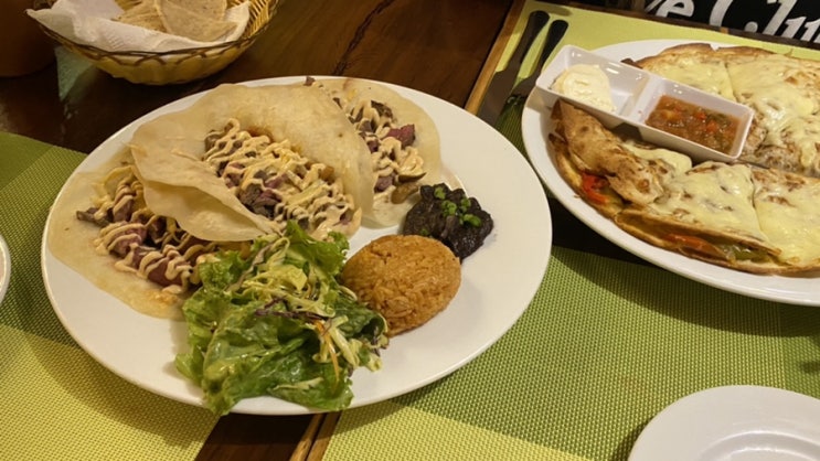  호치민 푸미흥 타코 맛집 • La Fiesta 라 피에스타