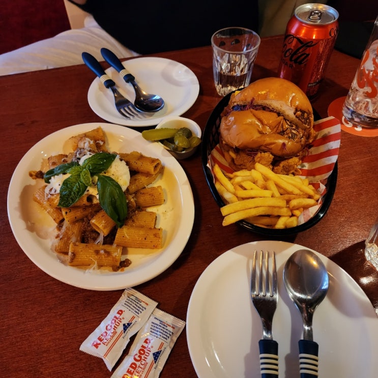  [북수동 수제버거] 수원 화성행궁 행궁동 맛집 '팻보이그라운드' 내슈빌치킨, 볼로네제 파스타, 밀러 생맥주 후기