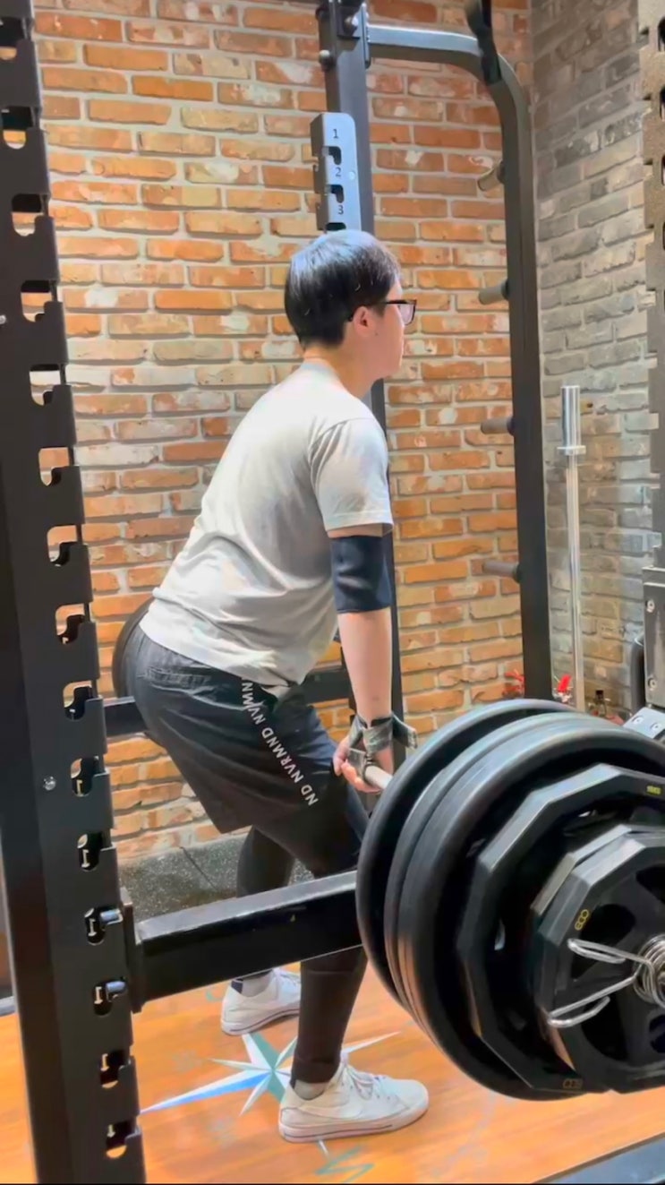  창원 피티 탑독짐 남자는 등 빨