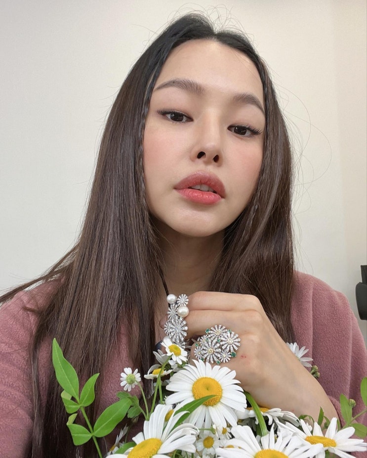 '출산 5개월' 배우 이하늬, 파격적인 볼륨감 드러내며 '속옷 화보' 촬영...완벽한 몸매 뽐내 '출산 5개월' 배우 이하늬, 파격적인 볼륨감 드러내며 '속옷 화보' 촬영...완벽한 몸매 뽐내