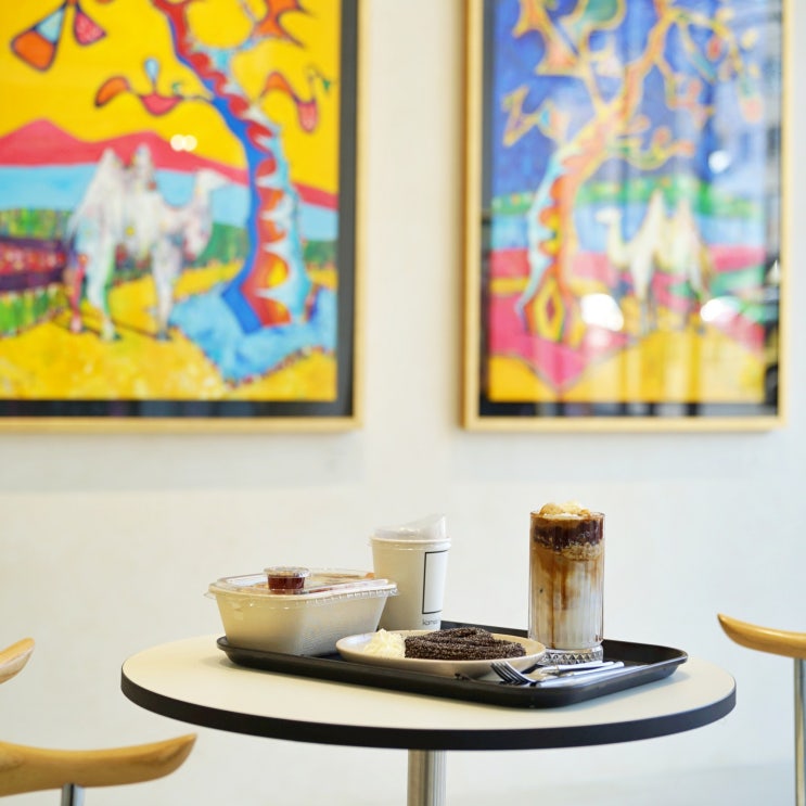  포토존 가득한 강남 갤러리카페 카미더가든 강남데이트