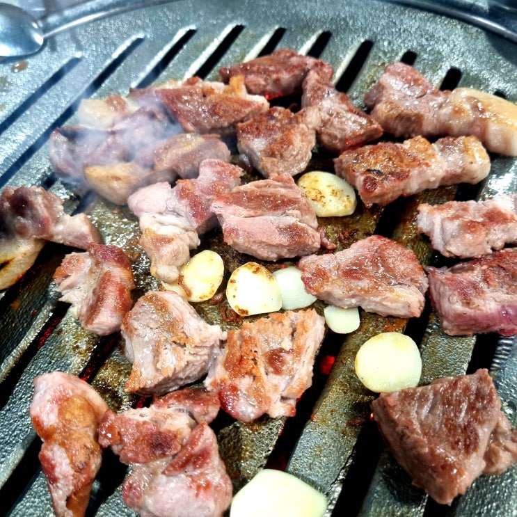  [당산생고기] 당산을 대표하는 맛집이라는 두꺼운 생고기 집 기찻길연탄불생고기