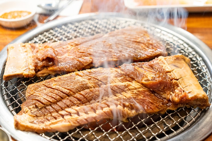  구래동 고기집 - 부드러운 돼지갈비 맛집 갈비본질 구래점