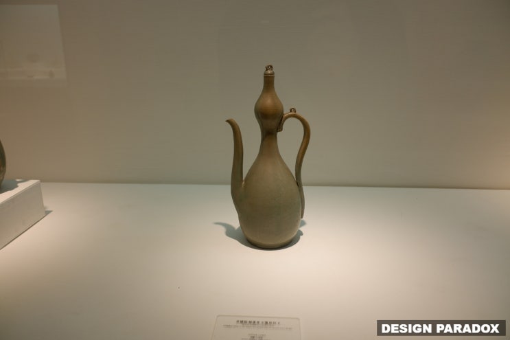  고려청자 조선백자 상설 전시
