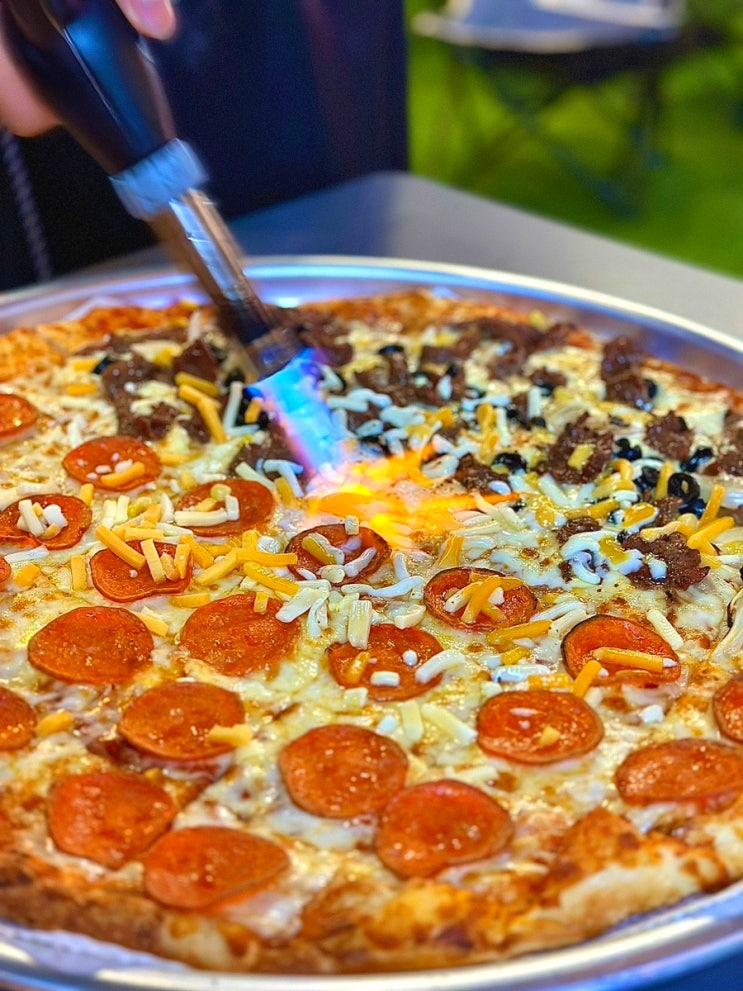  마곡 발산 맛집 : 캠핑 감성 월드컵 보기 좋은 피자집 "피맥하우스 발산점" (애견동반, 대형 스크린) 추천