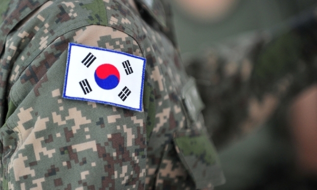 3년간 채팅앱 이용 청소년 100여명 성착취 후 성폭행 강원도 현역군인 장교 구속 3년간 채팅앱 이용 청소년 100여명 성착취 후 성폭행 강원도 현역군인 장교 구속