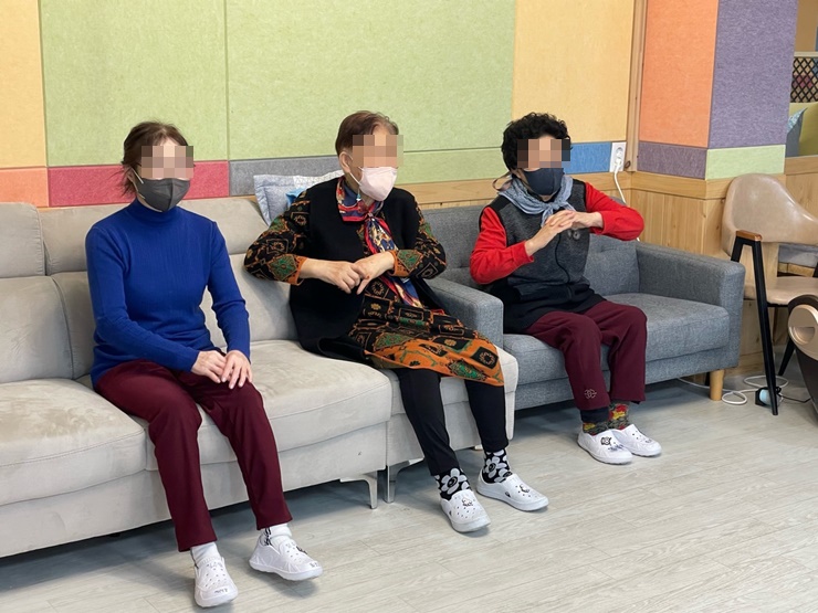  김해주간보호센터, 장유주간보호센터 국내최고의 프리미엄 온유한주간보호센터 신체활동  외부강사 - 건강 레크레이션